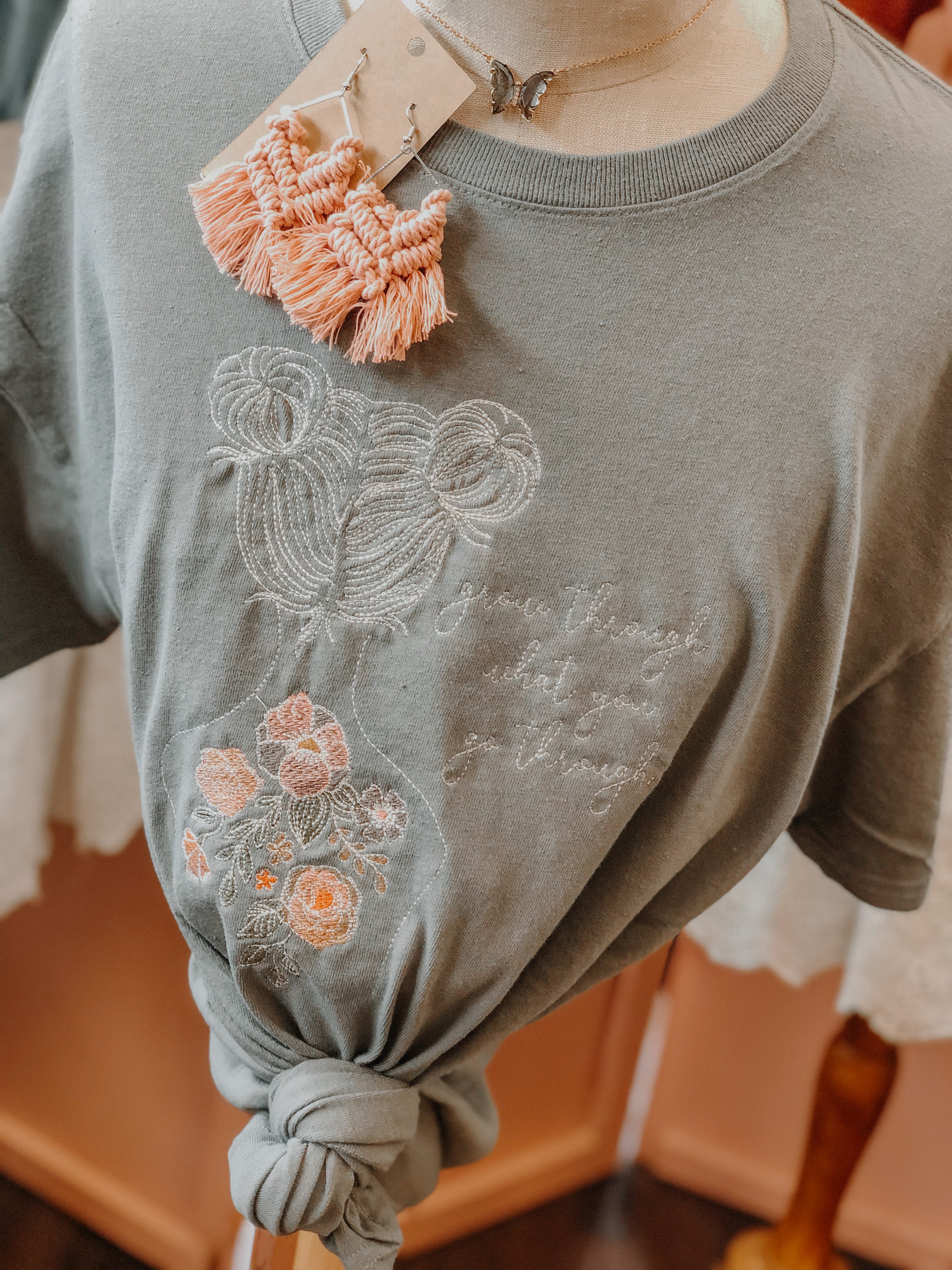 Grow through what you go through| graphic tee gray