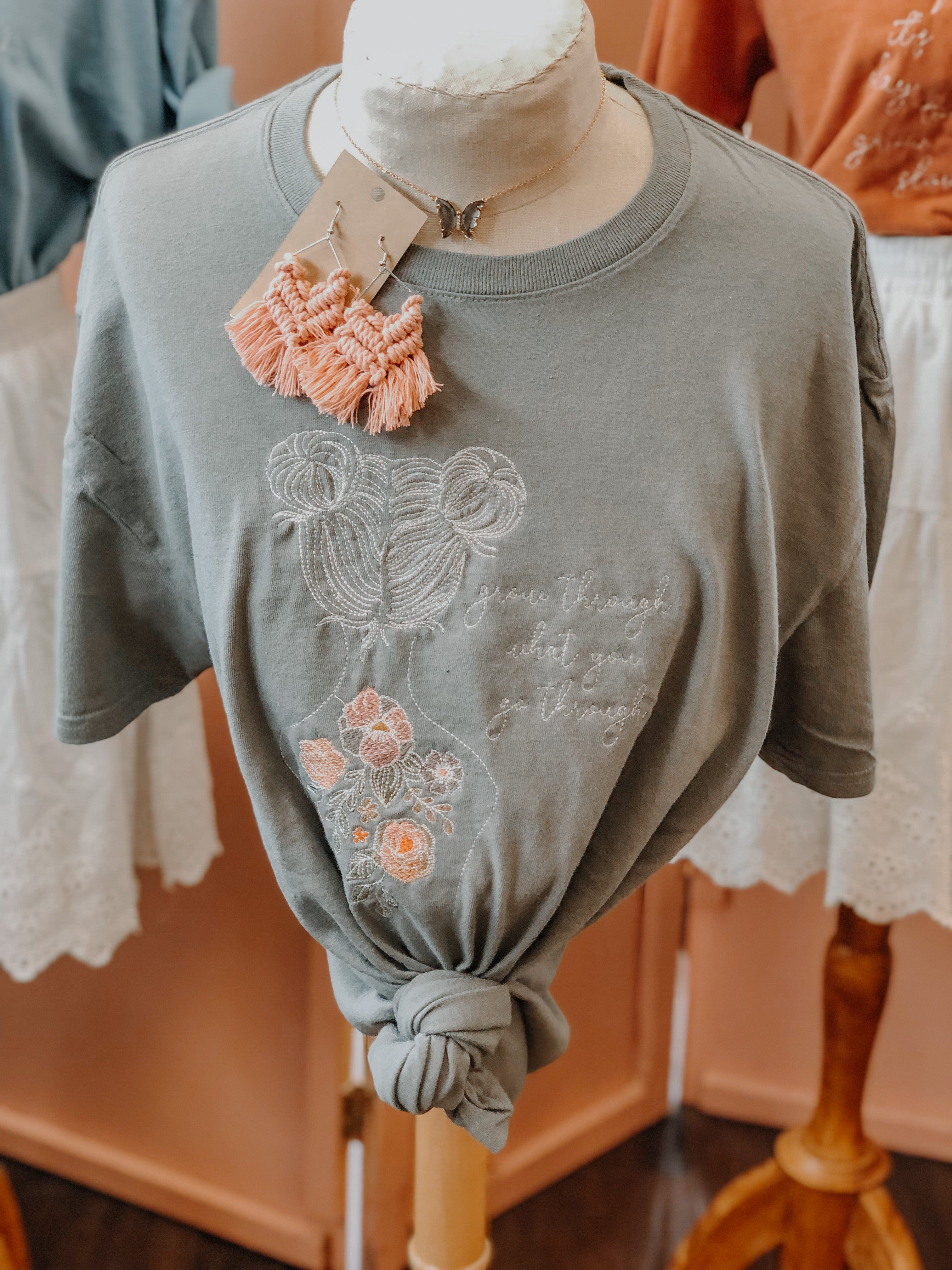 Grow through what you go through| graphic tee gray